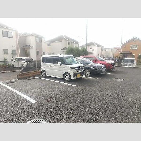 ルミエール 駐車場