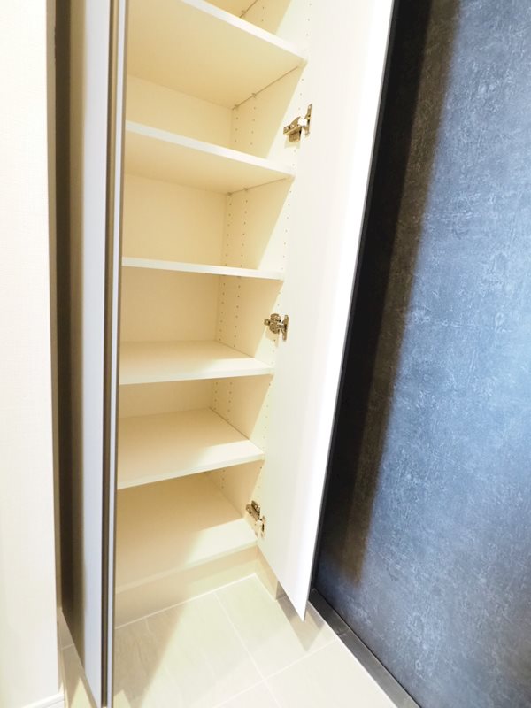 ドゥーエ日暮里2階 収納