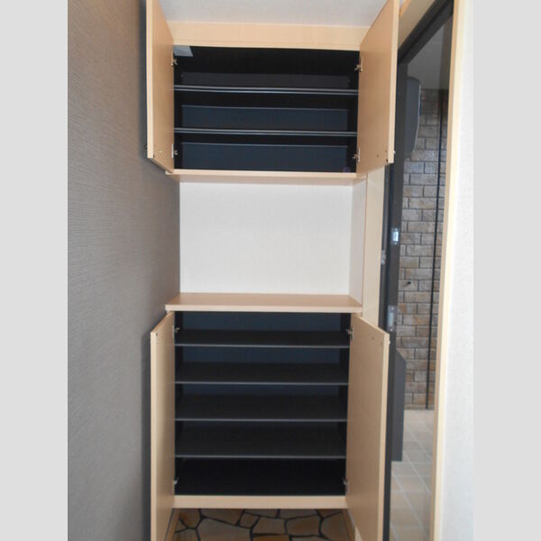 オークヒルズ　壱/弐/参番館参101号室 玄関