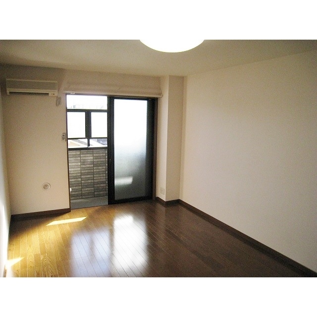 アンプルール フェール コート リビング