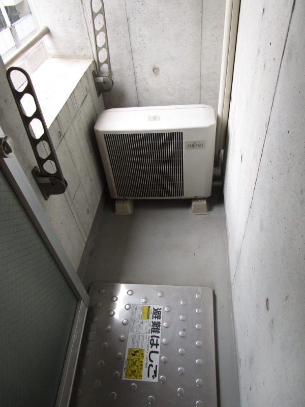 神田宇田川ビル2階 コンパクトなバルコニー☆