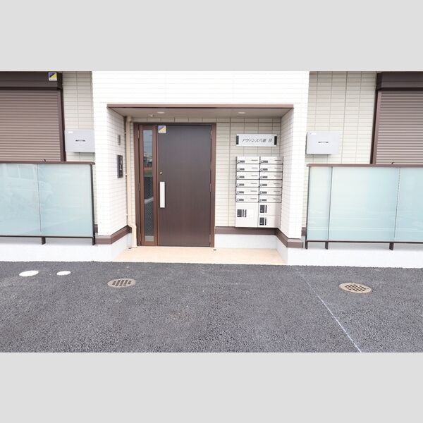 アヴァンス八潮B エントランス