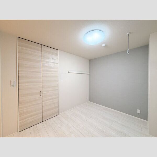 フレジア101号室 洋室にも照明付き♪