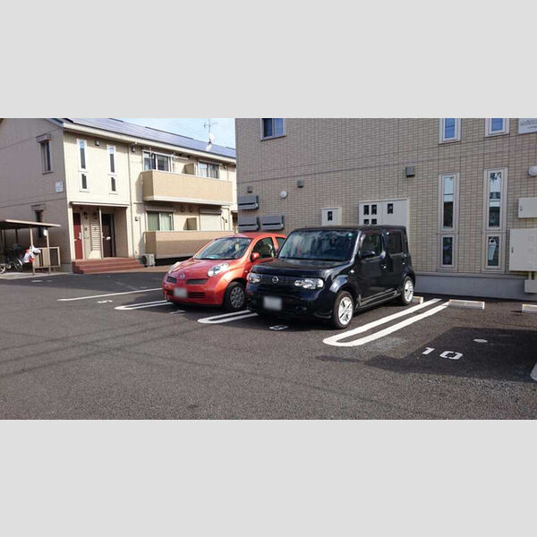 ヴィラ・アムールⅡ 駐車場