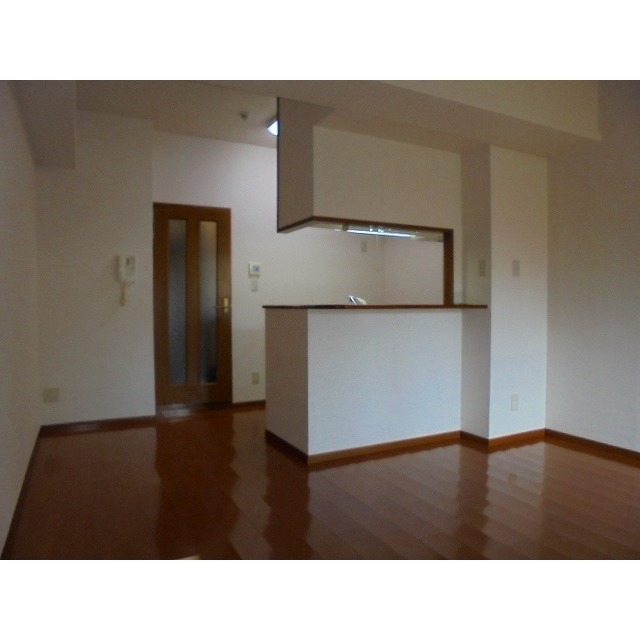 ＹＡＹＯＩ　ＣＯＵＲＴ0502号室 リビング