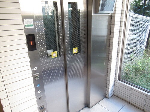 ライオンズ東十条ステーションプラザ2階 エレベーター　※2024年11月の写真