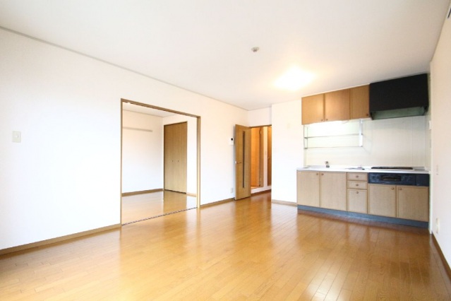 プラスサムⅡ1階 写真は同型201号室。現状優先