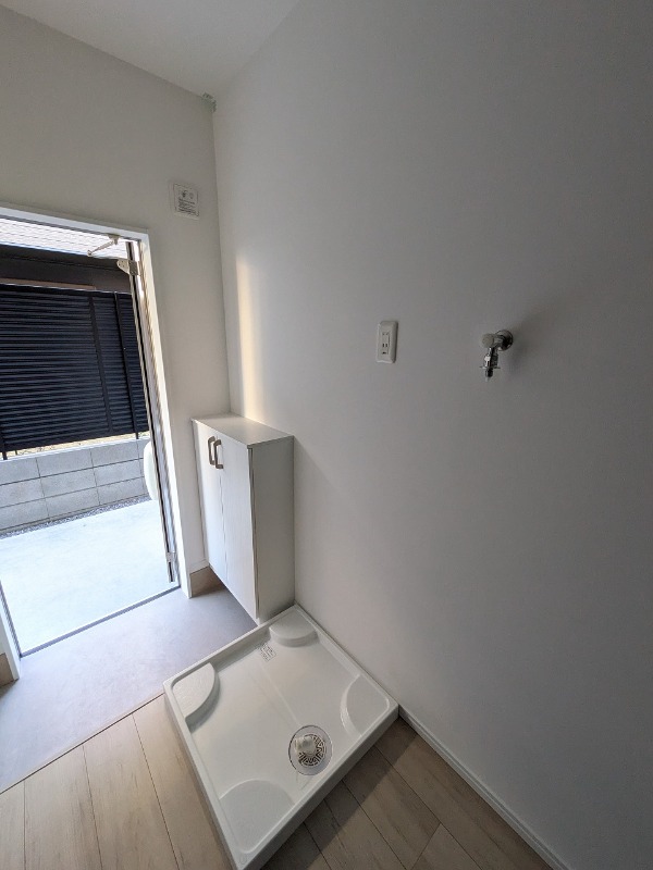 アリスワン南三咲(E-222)2階 玄関