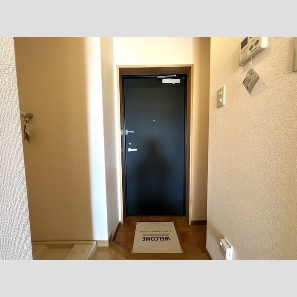 イマヴリューマンション303号室 玄関