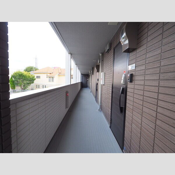 ヴィラージュたまプラーザ　欅 共用廊下