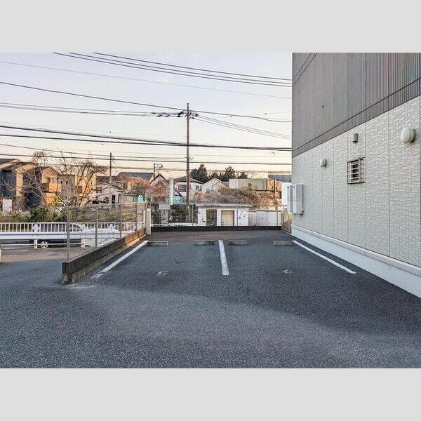 ブレンド下九沢301号室 駐車場