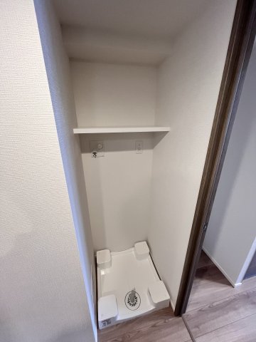 びゅうリエット横浜平沼 室内洗濯機置場　※別号室の参考写真です(現況優先・仕様違いの場合あり)