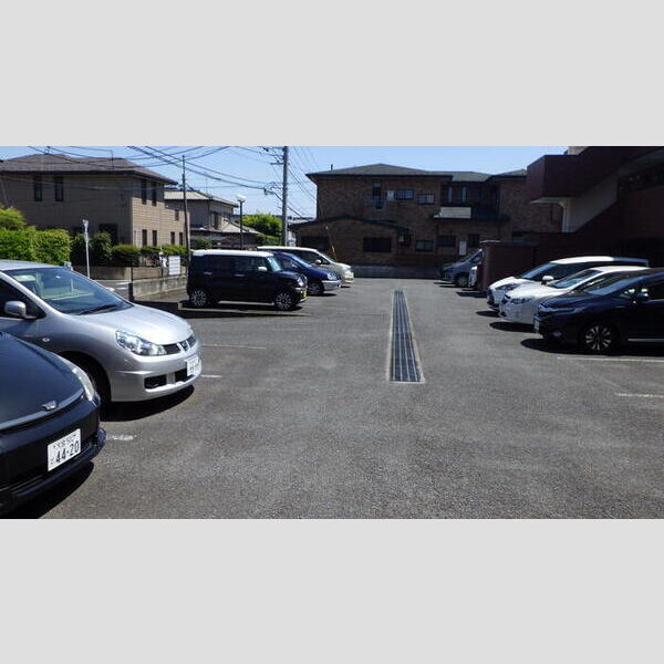 グランシャリオ大宮303号室 駐車場