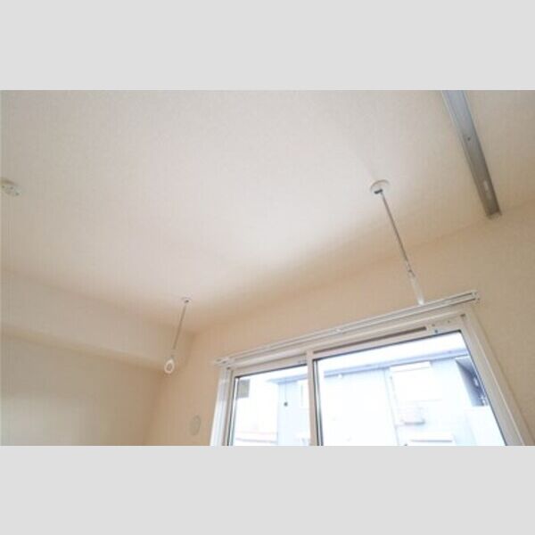 ピースウッド　Ⅰ203号室 室内物干し