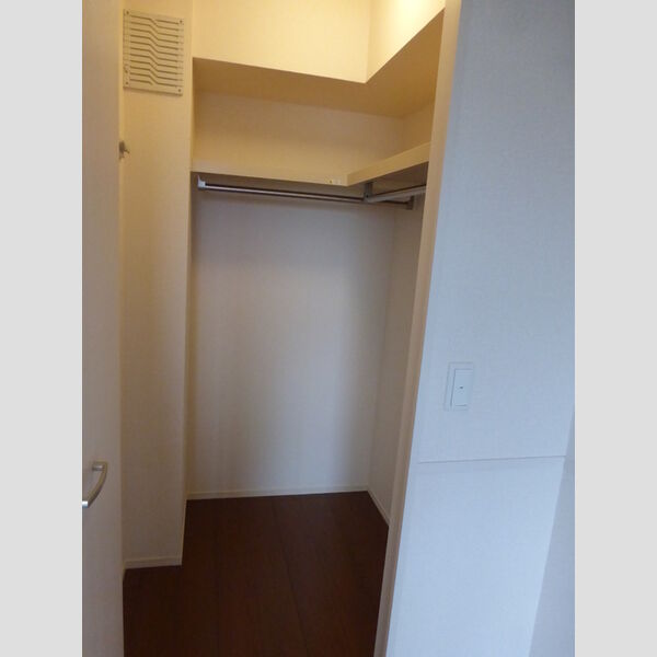 クオーレ302号室 ウォークインクローゼット