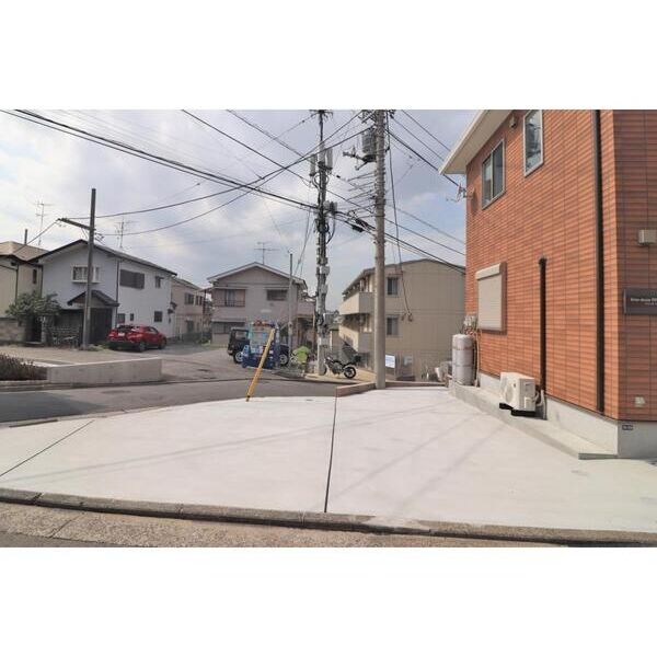 Brise　douce　羽沢国大 駐車場