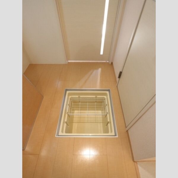 プルミエ101号室 床下収納
