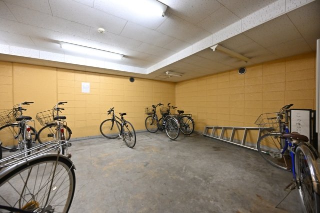 ダイアパレス浅草第二2階 駐輪場