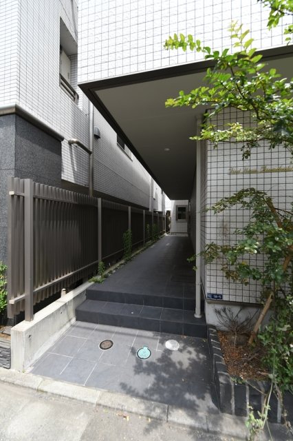 ＦＩＲＳＴ　ＨＯＵＳＥ　ＡＺＵＭＡＢＡＳＨＩ3階 エントランス