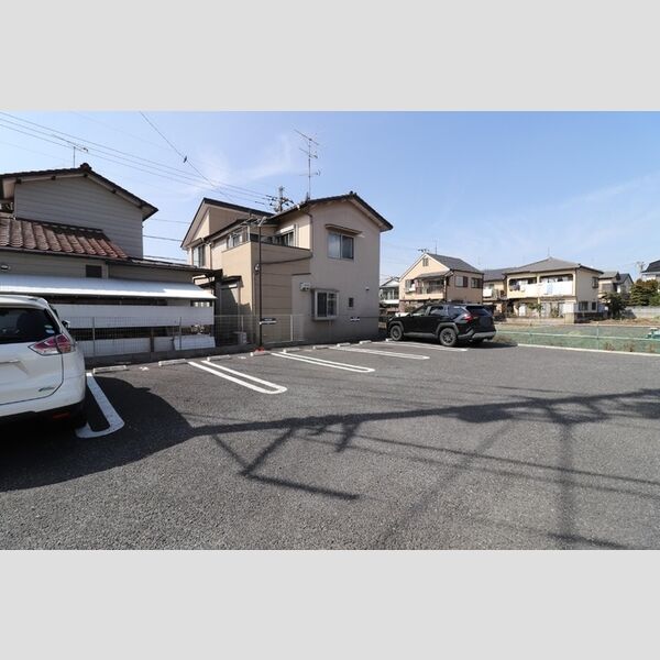 メゾンドソメイユ 駐車場