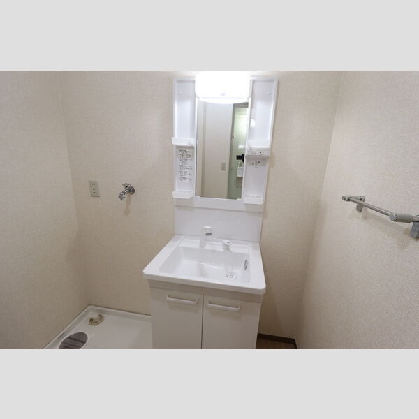 ハイツ・サンピーチ　C 洗髪洗面化粧台