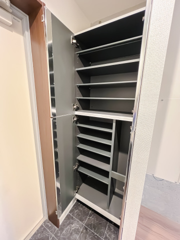 スカイラシクラス平和台302号室 シューズボックス