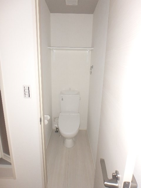 Ｅａｓｔ　Ｏｎｅ0206号室 トイレ