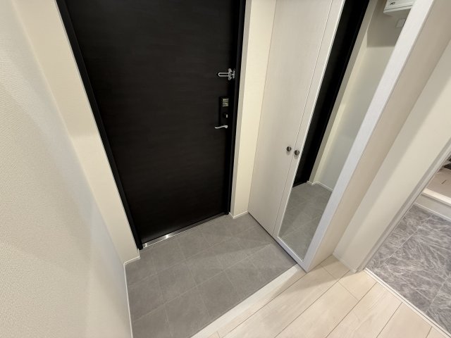 Ｍｉｌｅｓｔｏｎｅ　Ｓａｓａｚｕｋａ0301号室 玄関