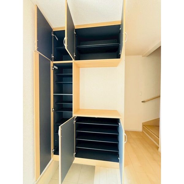 クレイドルガーデン富士見市鶴瀬東第7　1号棟 収納