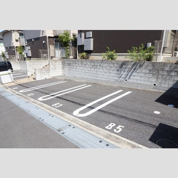 アインス　B棟101号室 駐車場