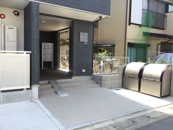 リブリ・白水ハイム エントランス