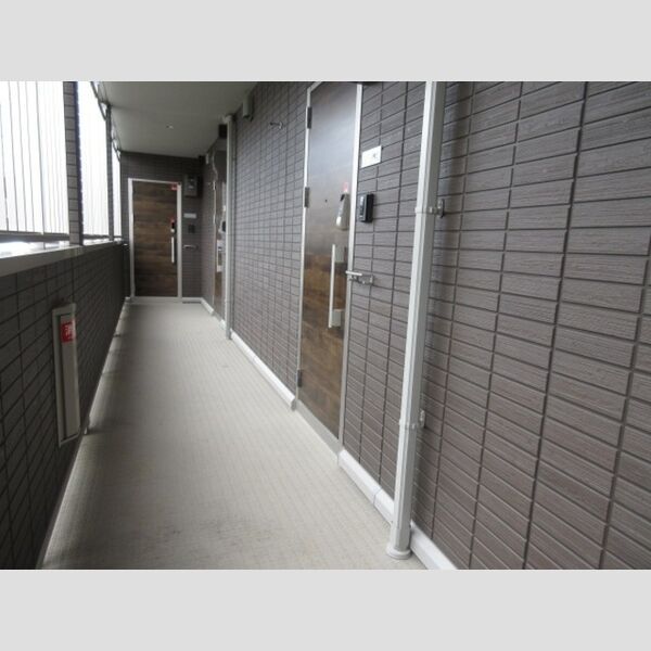 フレシア鵠沼海岸 共用廊下