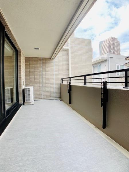 ＥＶＥＲＴＯＷ　ＣＨＯＪＡＭＡＲＵ2階 リビング