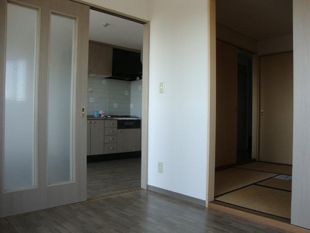 サザンフィールド301号室 洋室