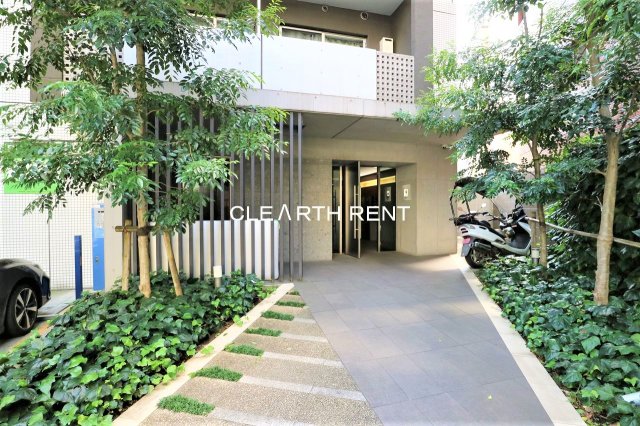 コンシェリア恵比寿8階 植栽豊かなエントランス