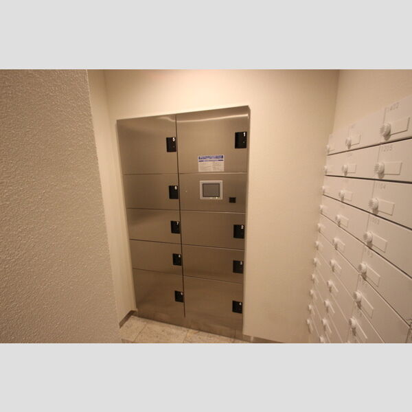 コンシェリア東京(IRIYA STATION FRONT)0905号室 集合郵便受け