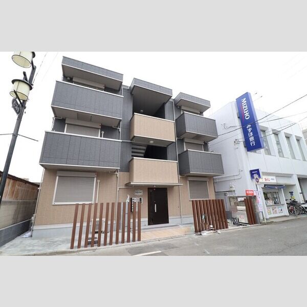 グリシーヌ302号室 建物外観