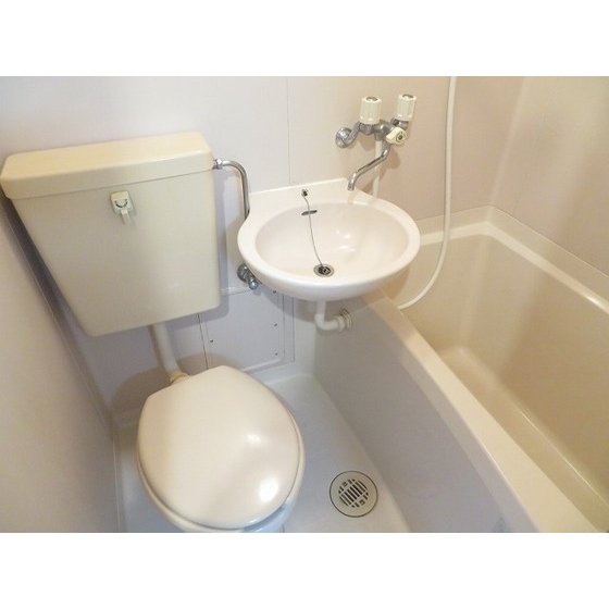 エレガンス綾瀬５ 内観