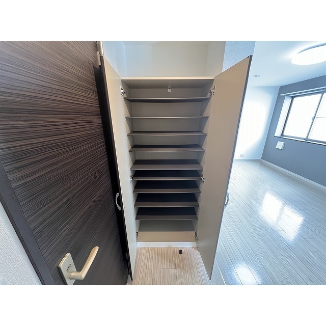 KINGHOUSE横濱蒔田203号室 シューズボックスあり♪