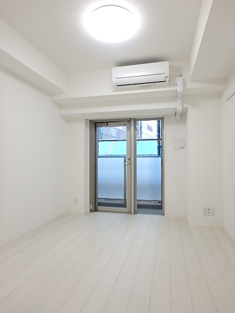 グランド・ガーラ立川 こちらの居間で趣味の時間をお楽しみください