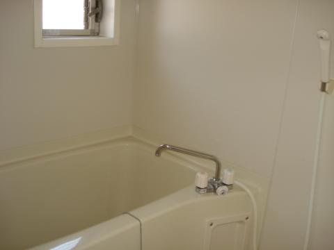 アミュレット茅ヶ崎 落ち着いた空間のお風呂です