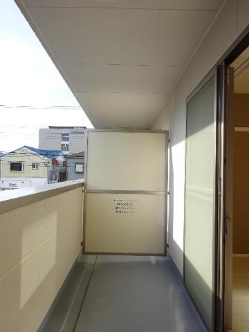 ユニヴァリィ　ルークス106号室 ベランダ