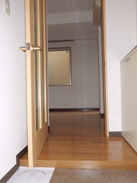 ルシオン0102号室 玄関