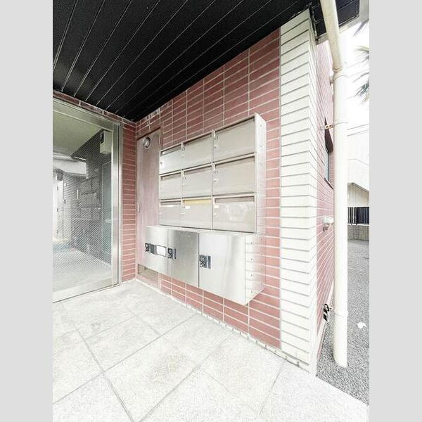 鶴寿館202号室 集合ポスト・宅配ボックス