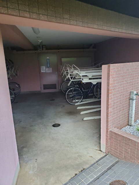 ロイヤルガーデン千鳥町3階 駐輪場
