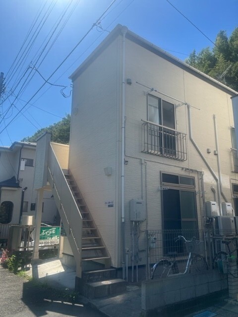 パレス向ヶ丘105号室 エントランス