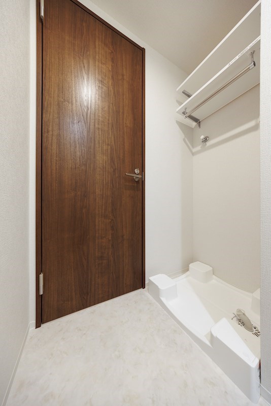 ドゥーエ梅屋敷4階 洗濯機置場