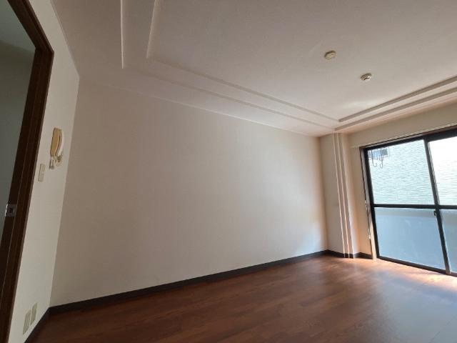 ロズウェルシブヤ102号室 洋室