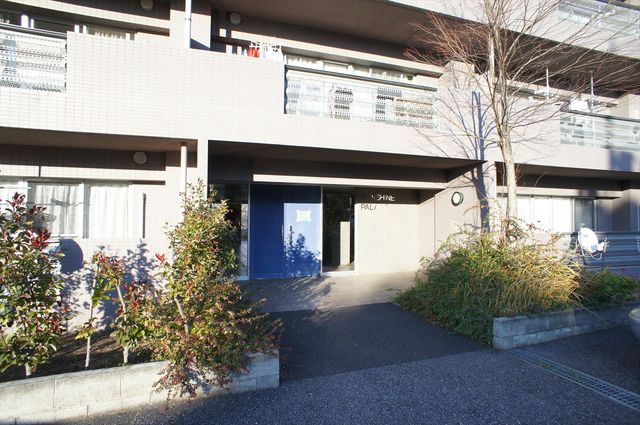 サンシャインパレス0308号室 こちらは正面エントランス。裏にロビーもあります