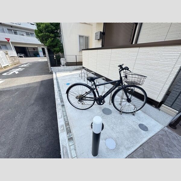 ウィステリア301号室 駐輪場